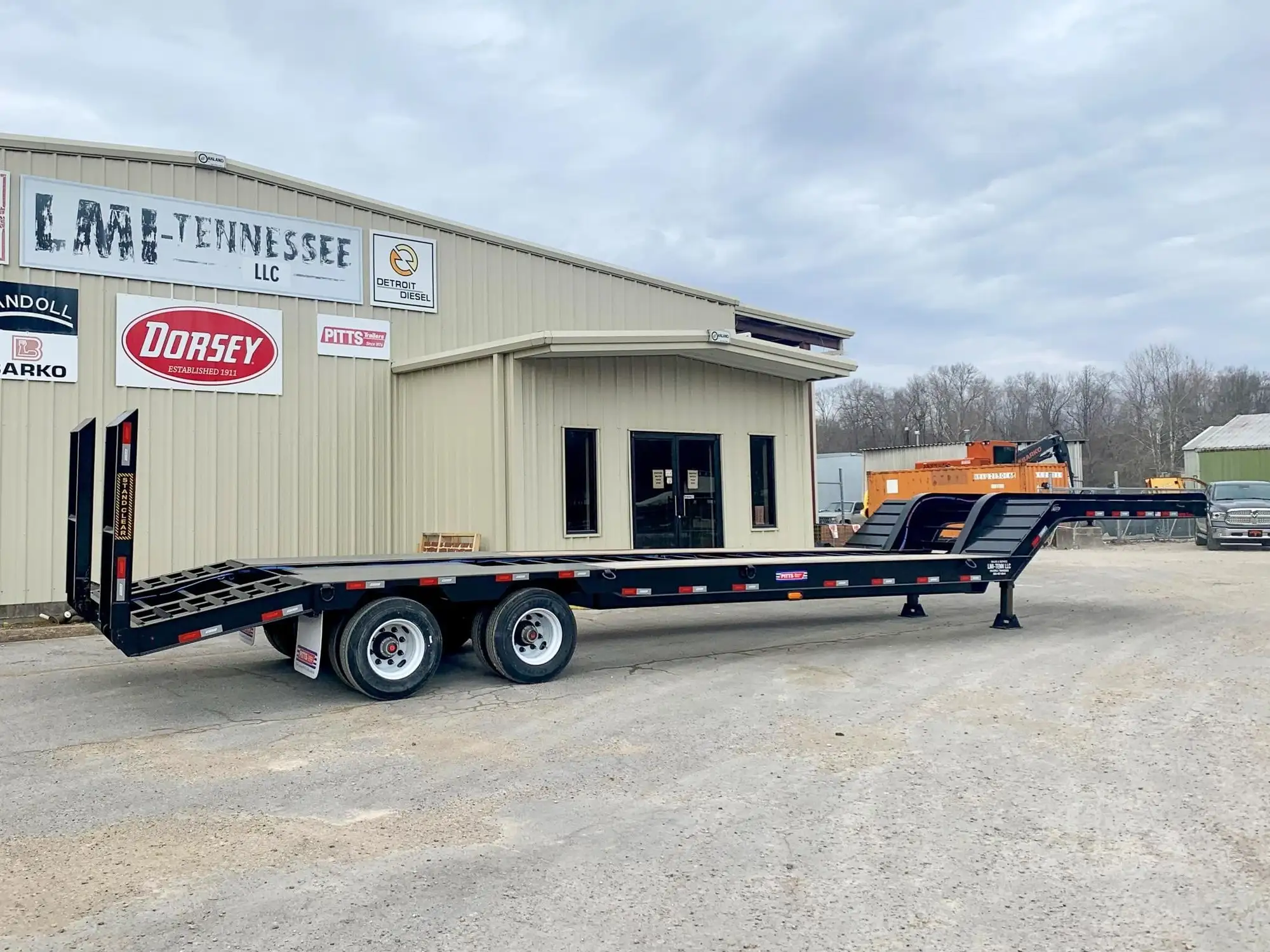 New | in-Stock 2027 PITTS LB25-33 Lowboy Trailers Tennessee US | LMI Tennessee LLC #1504801