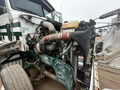 USED 2011 PETERBILT 384