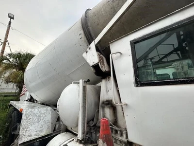 Used 2007 ADVANCE FD3000 Concrete Mixer Trucks Florida US | Big D Heavy Equipment #1556962