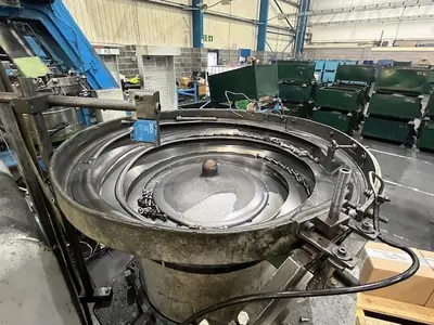 USED EW MENN GW-83