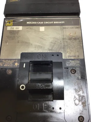 Square D Q432250 250 Amp Circuit Breaker 3-Pole 600V Q4 Frame