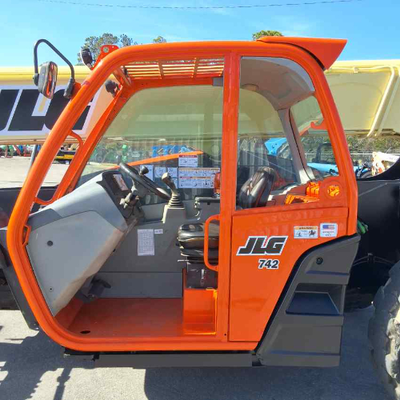 USED 2019 JLG 742