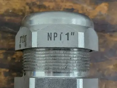 NEW THOMAS & BETTS 2942SST
