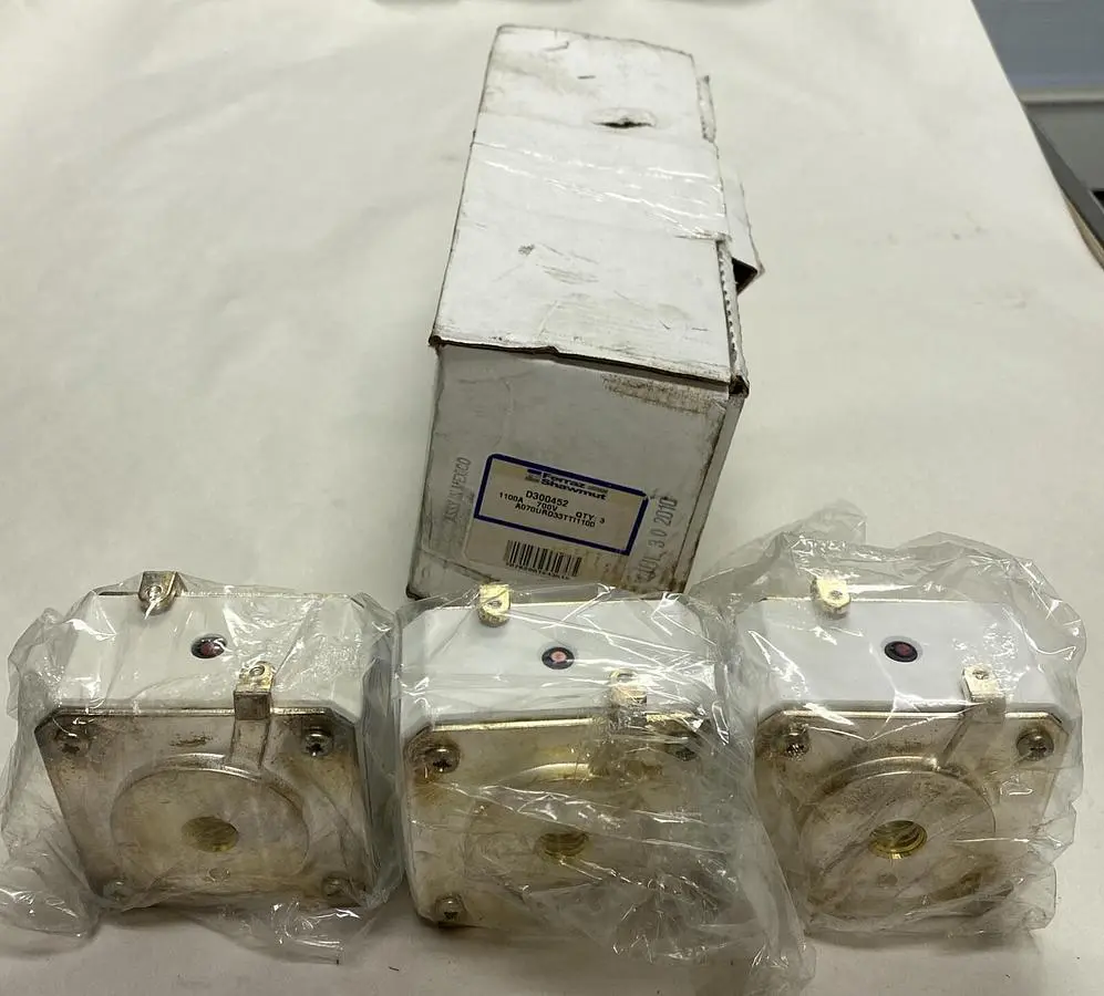 New | in-Stock FERRAZ SHAWMUT D300452 Miscellaneous Equipment (Electrical & Power) | Surplus Asset Holdings #1197525