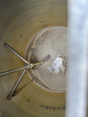2,000L S/S mix tank with stirrer