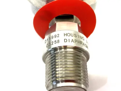 USED WINTERS STAIN. STEEL LIQUID FILLED GAUGE, D15992T FLUSH MOUNT DIA. SEAL