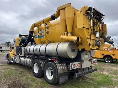 USED 2017 PETERBILT 567 6X4