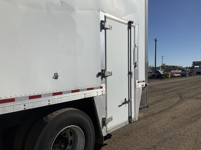 Used 2017 FREIGHTLINER GLIDER KIT Box trucks Michigan US | Miedema Asset Management Group #1579188