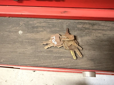 Used SNAP-ON 3 TOOL BOX SET INCLUDES ROLL AROUND, AND 2 ADDITIONAL STACKED TOOL BOXES. Tool Box Michigan US | Miedema Asset Management Group #1353219