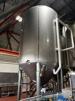 USED 2010 MUELLER 8,300 GALLON