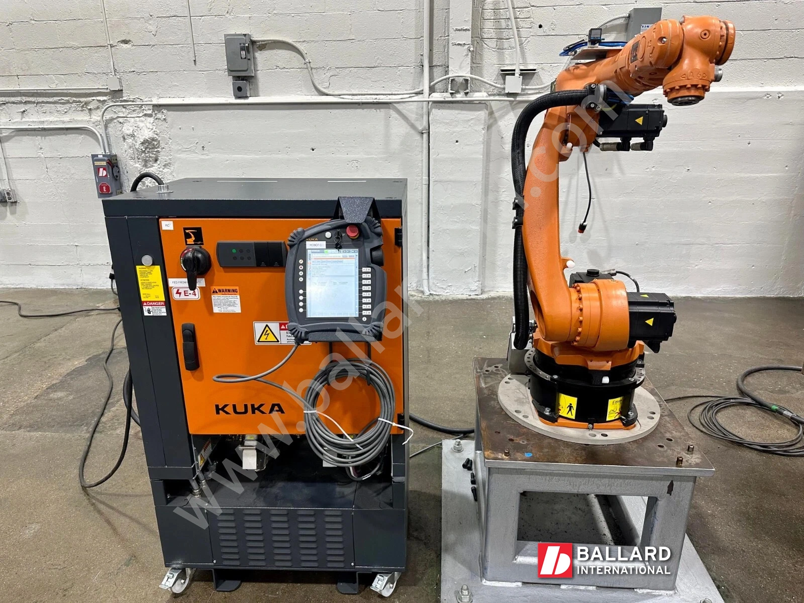 KUKA KR 5 Arc MIG Welding Robot System Complete w/ KRC4 Controller