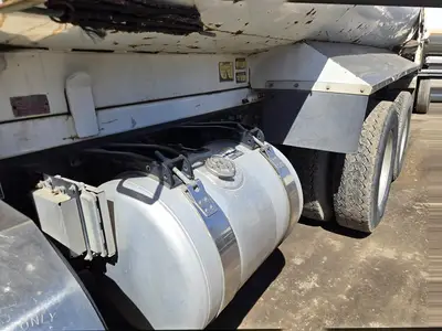 USED 2013 PETERBILT 384