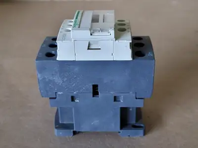 USED SCHNEIDER ELECTRIC LC1D32