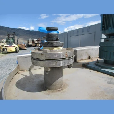 500 Gallon Stainless Steel Tank With 5HP Mixer