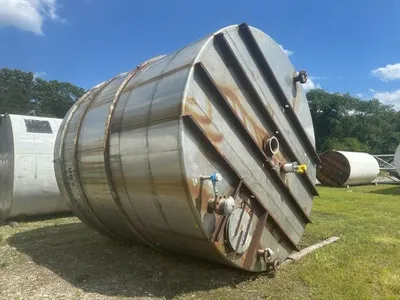 PERRY PRODUCTS 10,000 Gallon Stainless Steel Tanks | Perry Equipment (1)