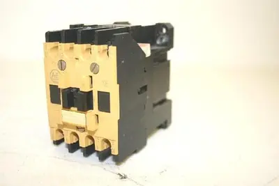 USED ALLEN BRADLEY 100-A12ND3 SER A