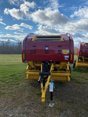 New | in-Stock 2025 NEW HOLLAND ROLL-BELT 450 Square Balers Maine US | Beauregard Equipment #1511369