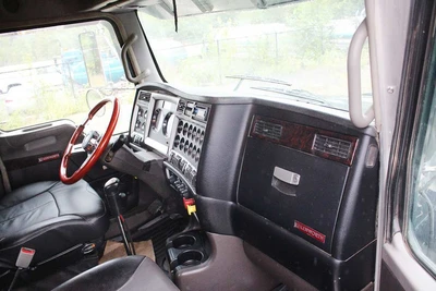Used 2022 KENWORTH T800 TRI DRIVE EXTENDED DAY CAB 565 HP X15 FULL LOCKERS Conventional trucks British Columbia CA | International Machinery LLC #1710998