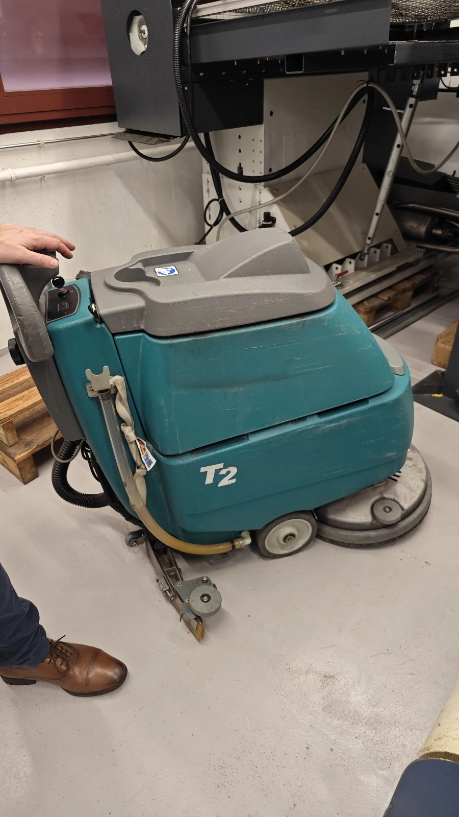 TENNANT Industrial Floor Cleaner, in good used condition, POA