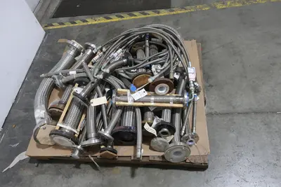 2 PALLETS OF ASSORTED STAINLESS STEEL BRAIDED HOSES SUPERFLEX, FAN SERVICE ASSOCIATES