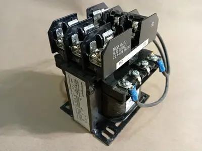 NEW SQUARE D 9070TF100D37