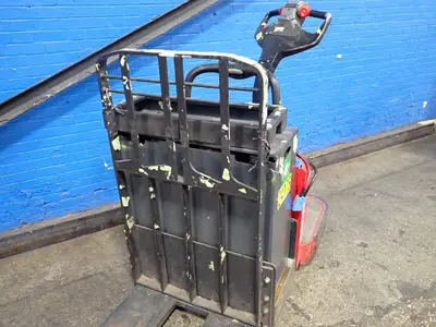 USED THE RAYMOND CORPORATION 8410
