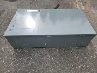 Enclosed Box 37"x20"