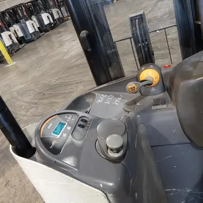 USED 2016 CROWN RR5725-45