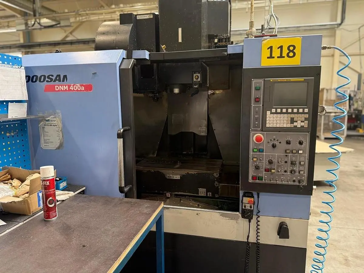 Used 2011 DOOSAN DNM 400 A Vertical Machining Centers CZ | Amaron s.r.o. #1369464