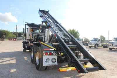 New | in-Stock 2027 FREIGHTLINER 114SD PLUS Rolloff Trucks Texas US | Roll Off Truck World #1507657