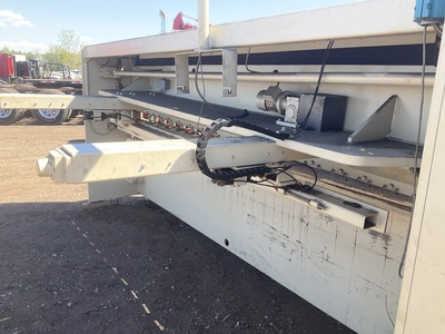 1993 LVD hydraulic shear model JS-C-25/10, 460 volt 3 phase electric, max 10’ wide cut, 39” max back...