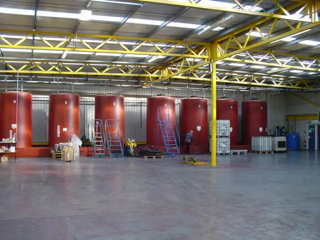 11000L M/S Vertical Enclosed Tank