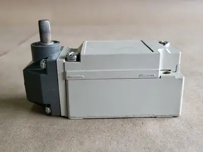 NEW OMRON D4A-1104N