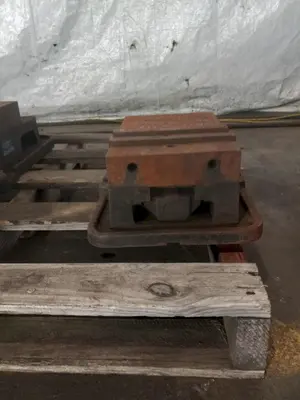 10" KURT HEAVY DUTY MACHINE VISE. STOCK # 0996324