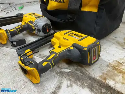 DeWalt 20V Brushless 30 Degree Framing Nailer and 18 Gauge Narrow Crown Stapler with Case