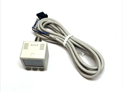 USED SMC DIGITAL PRESSURE SWITCH 0–1 MPA PNP R1/8 - 3-SCREEN