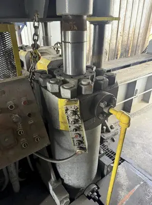 2000 TON HEAVY DUTY 4-POST HYDRAULIC STRAIGHTENING PRESS. STOCK # 0543726