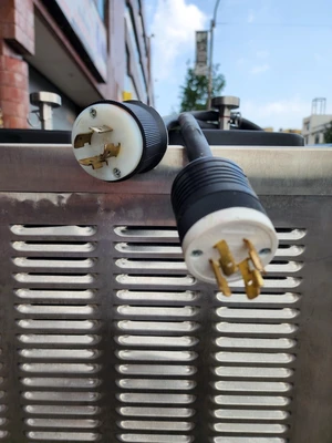 USED Taylor C002-33