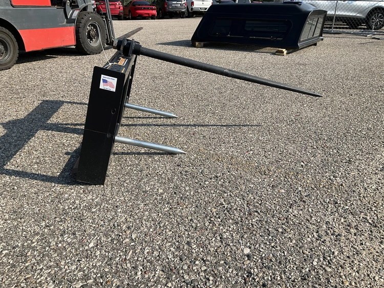Used TOMAHAWK 49" ROUND BALE HAY SPEAR AND FRAME Bale Spears Michigan US | Miedema Asset Management Group #1342286