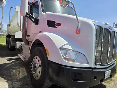 USED 2015 PETERBILT 579