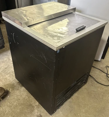 174-0044 Stajac Industries 25” Commercial Back Bar Self Contained Bottle Cooler