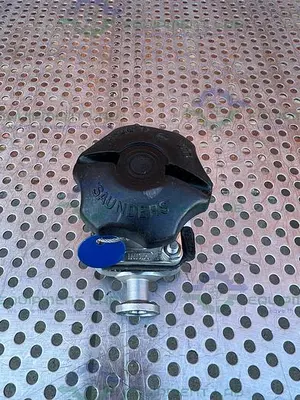 USED SAUNDERS DIAPHRAGM VALVE W/ 1/2" SANITARY FITTING