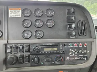 USED 2013 PETERBILT 365