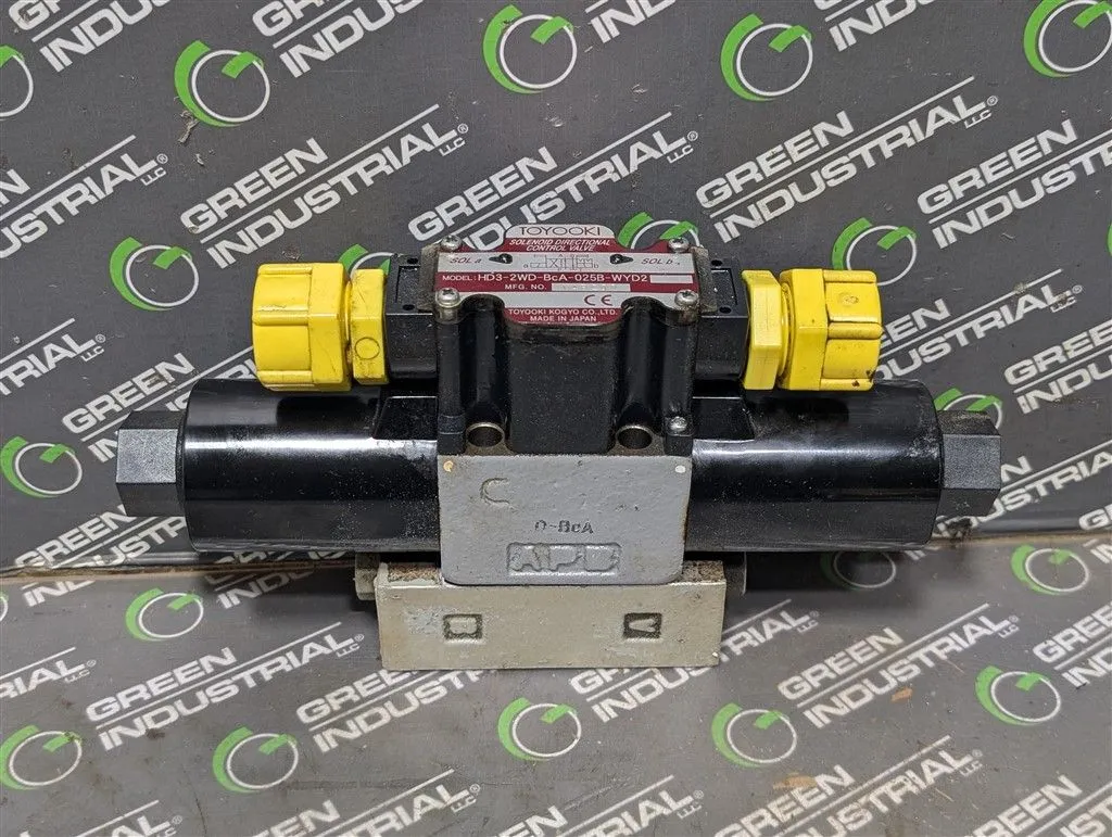 Toyooki HD3-2WD-BcA-025B-WYD2 Directional Control Valve Dual 24VDC Coils Used