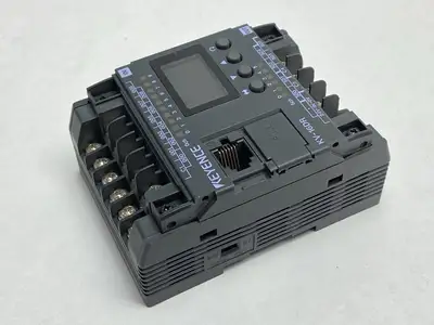 USED KEYENCE PROGRAMMABLE LOGIC CONTROLLER W/ BUILT-IN DISPLAY BASE UNIT