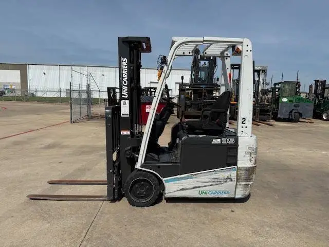 Used 2017 UNICARRIERS TX35N 3-Wheel Sit down Electric Counterbalance Forklifts Illinois US | Somerset Equipment Sales #1546146