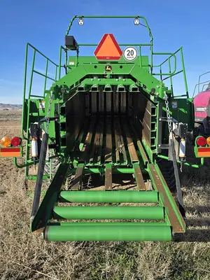 USED 2022 JOHN DEERE L341