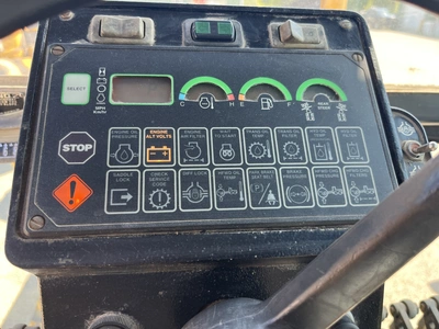 USED 2004 JOHN DEERE 670C SERIES 2