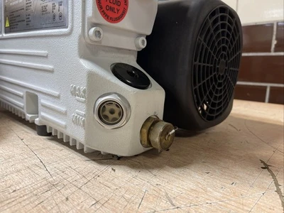 USED Oerlikon Leybold SV40BI
