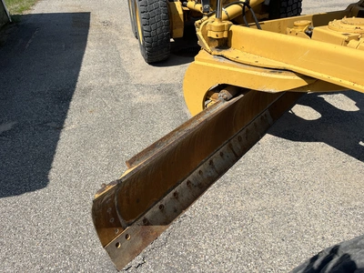 USED 2004 JOHN DEERE 670C SERIES 2